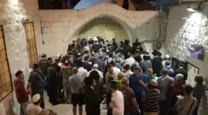 مستعمرون يقتحمون مقامات دينية إسلامية في عورتا